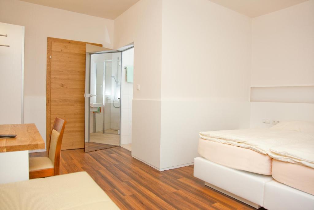 Gasthof Pack "Zur Lebing Au" Hartberg Room photo